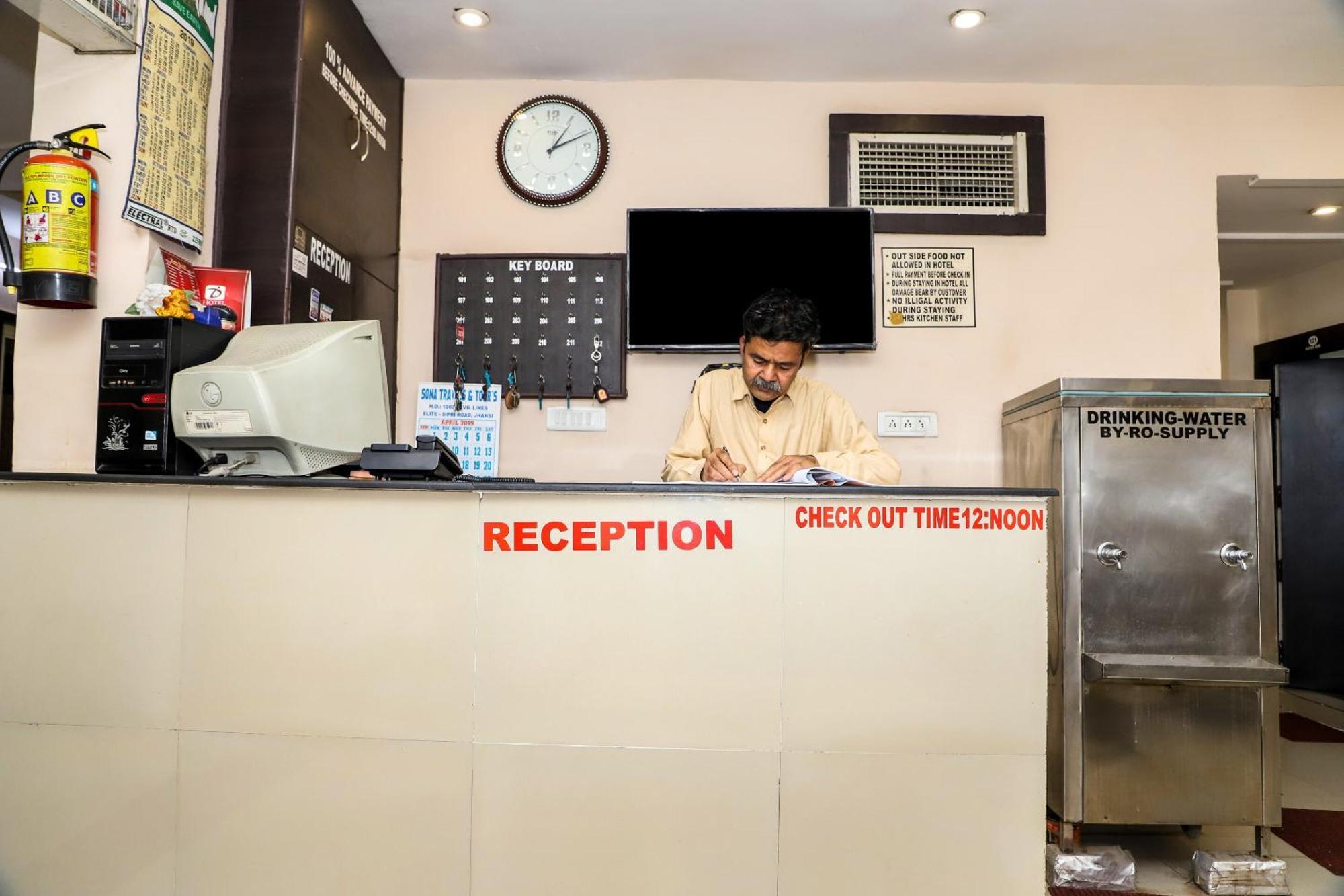 Oyo Hotel Duke Inn Jhansi Bagian luar foto